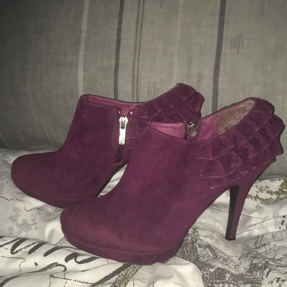 Ankle booties pumps